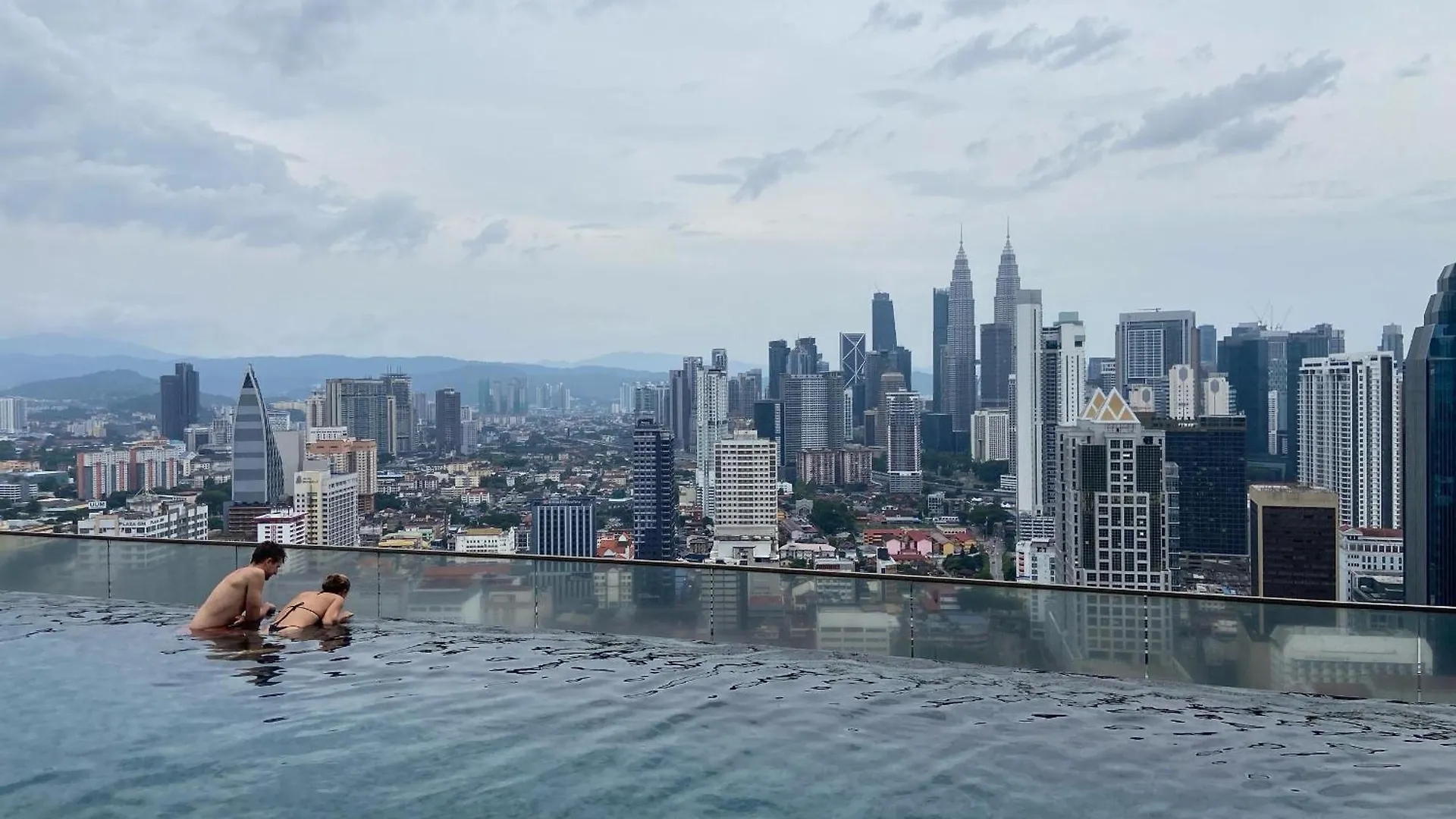 Kl Infinity Luxury Skypool Hostel Kuala Lumpur