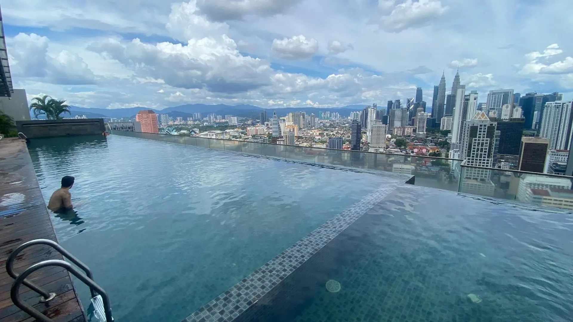 Kl Infinity Luxury Skypool Hostel Kuala Lumpur